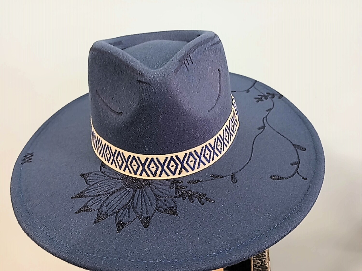 Cate Classic Blue/ Wi/ Wdbrn