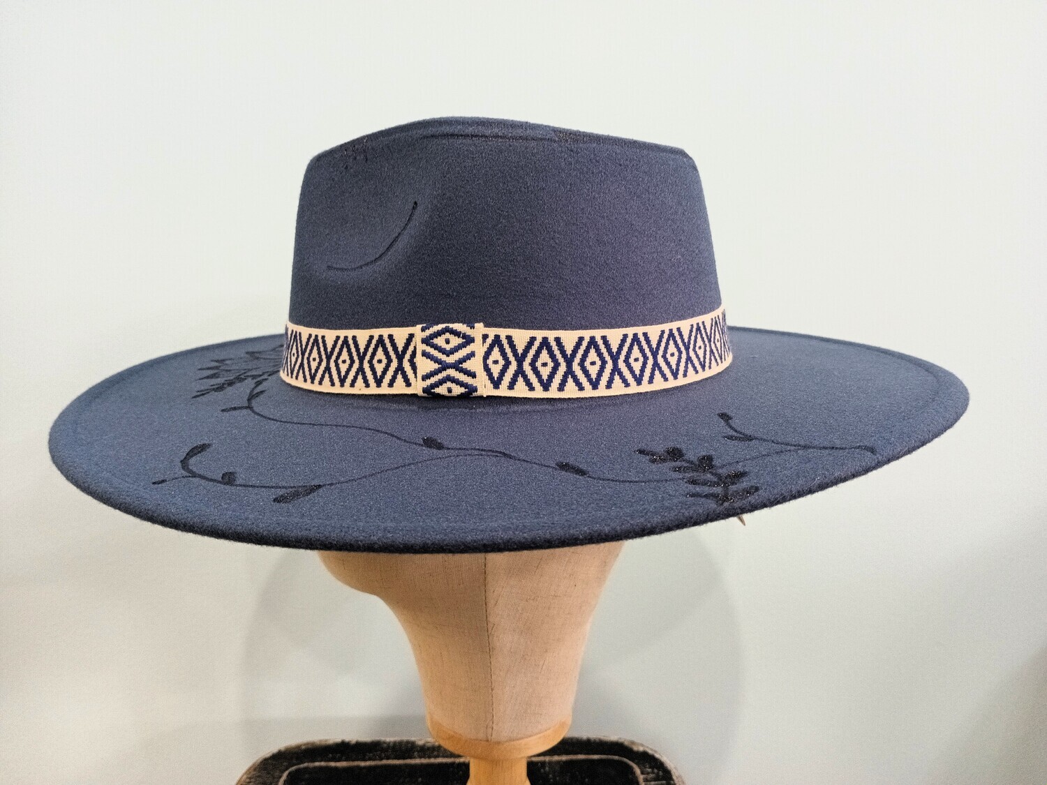 Cate Classic Blue/ Wi/ Wdbrn