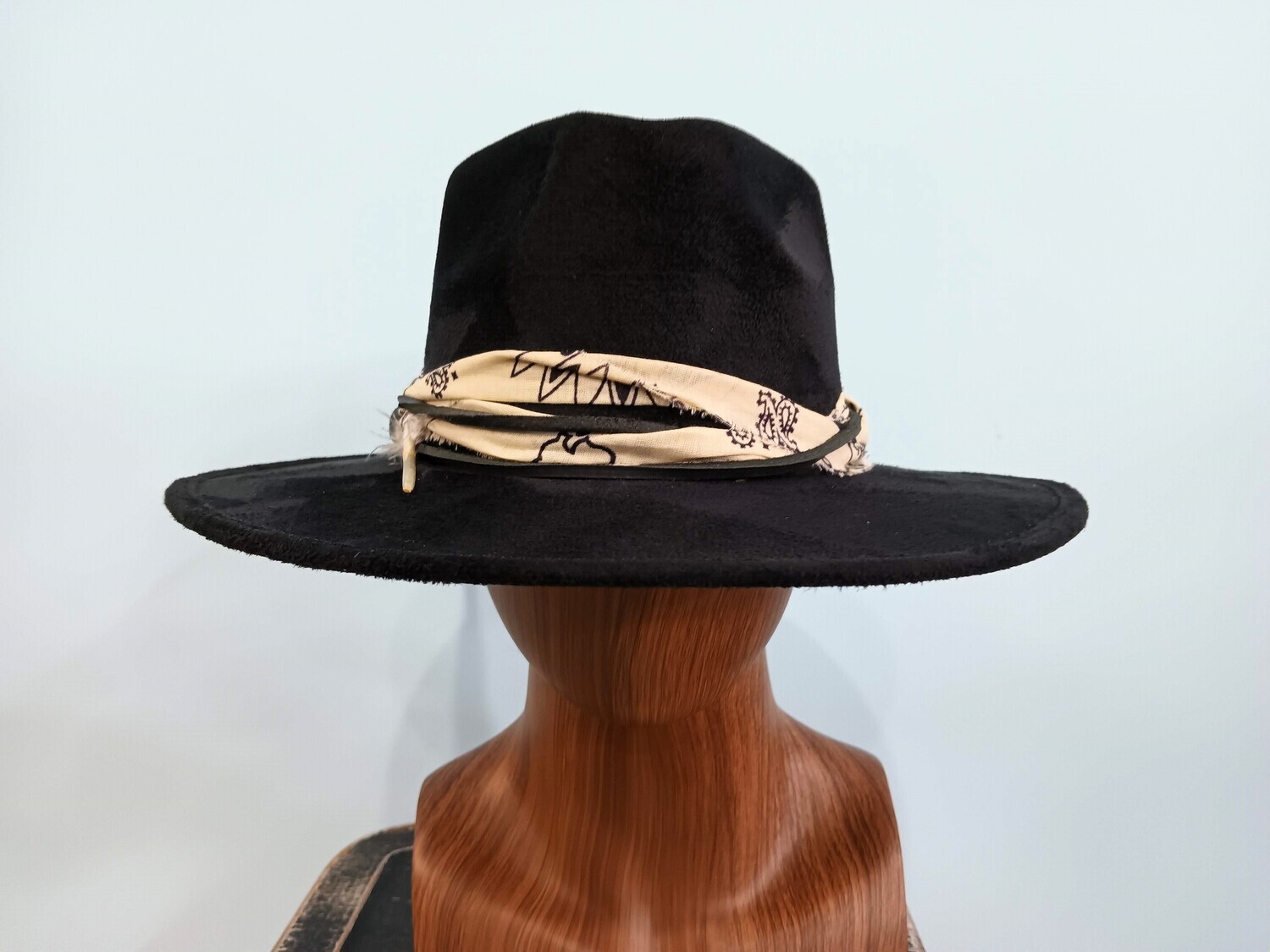 Tash Black Rancher Fthr/ Band 1