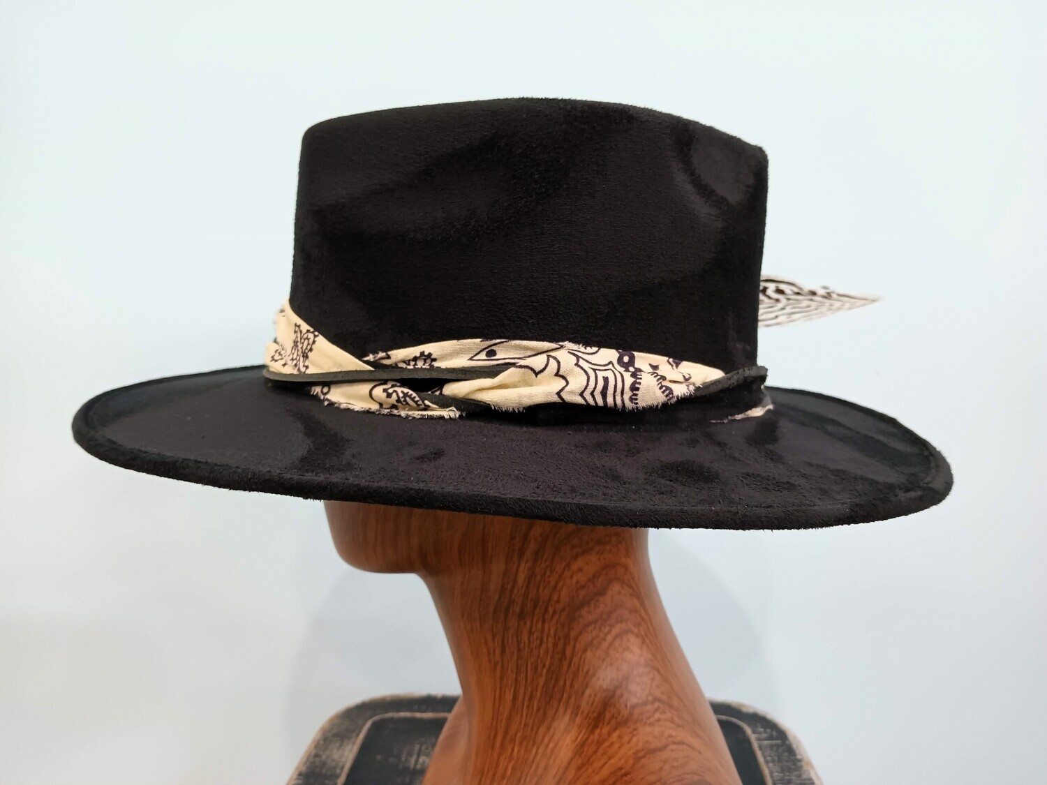 Tash Black Rancher Fthr/ Band 1