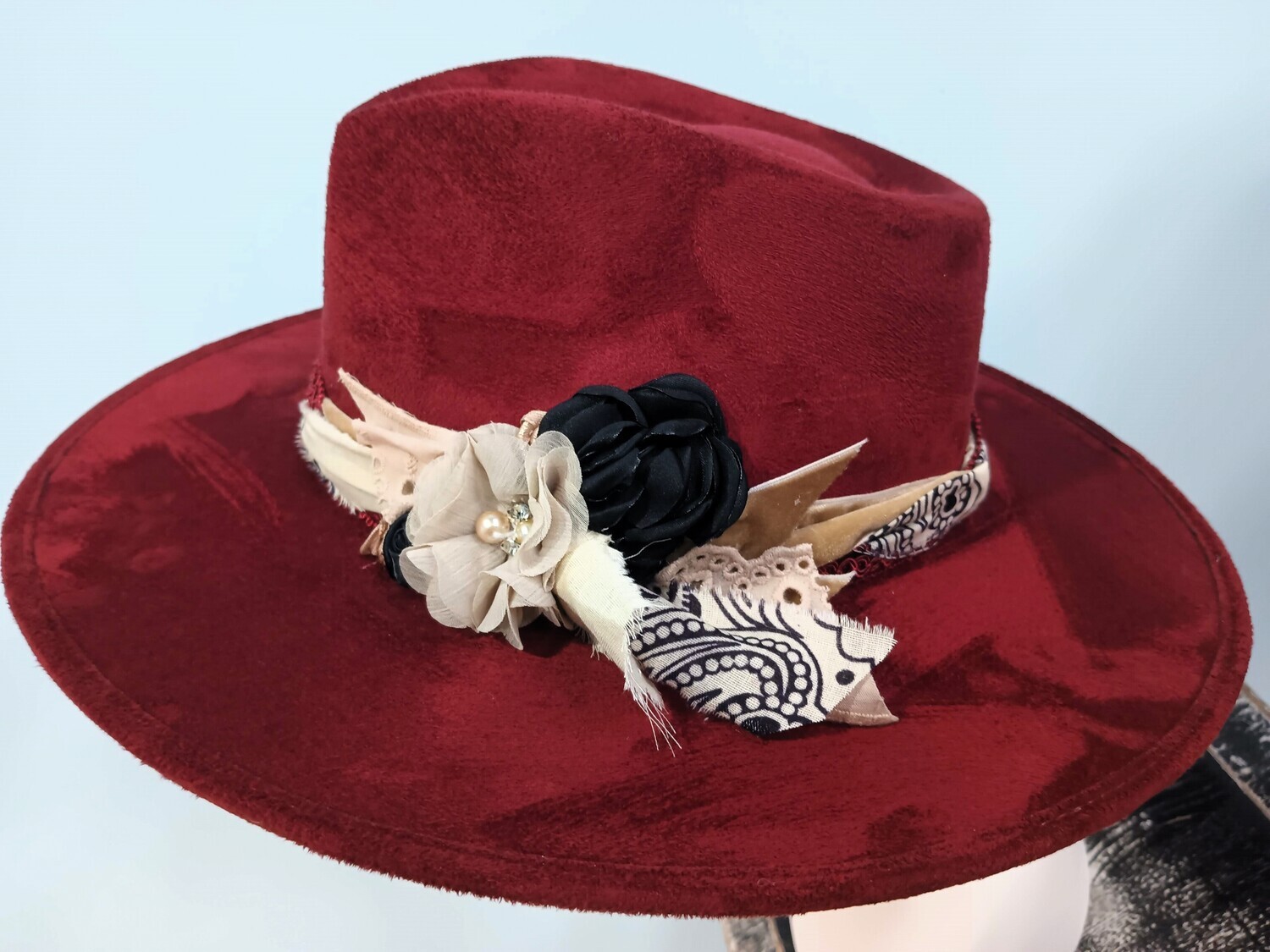 Tash Scarlet Rancher Fthr/ Band 1