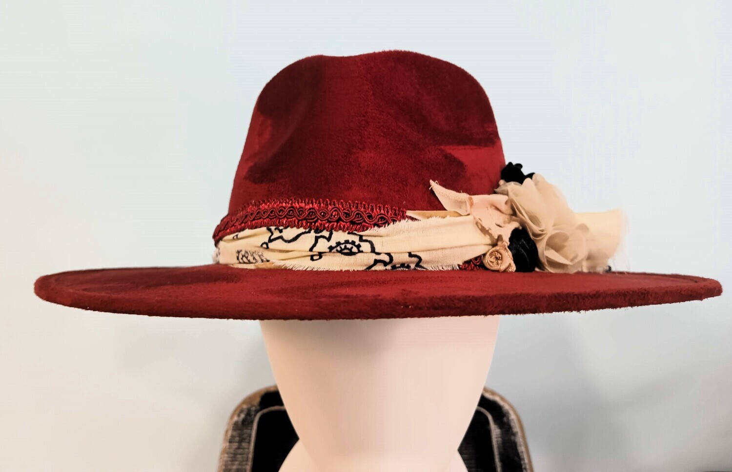 Tash Scarlet Rancher Fthr/ Band 1