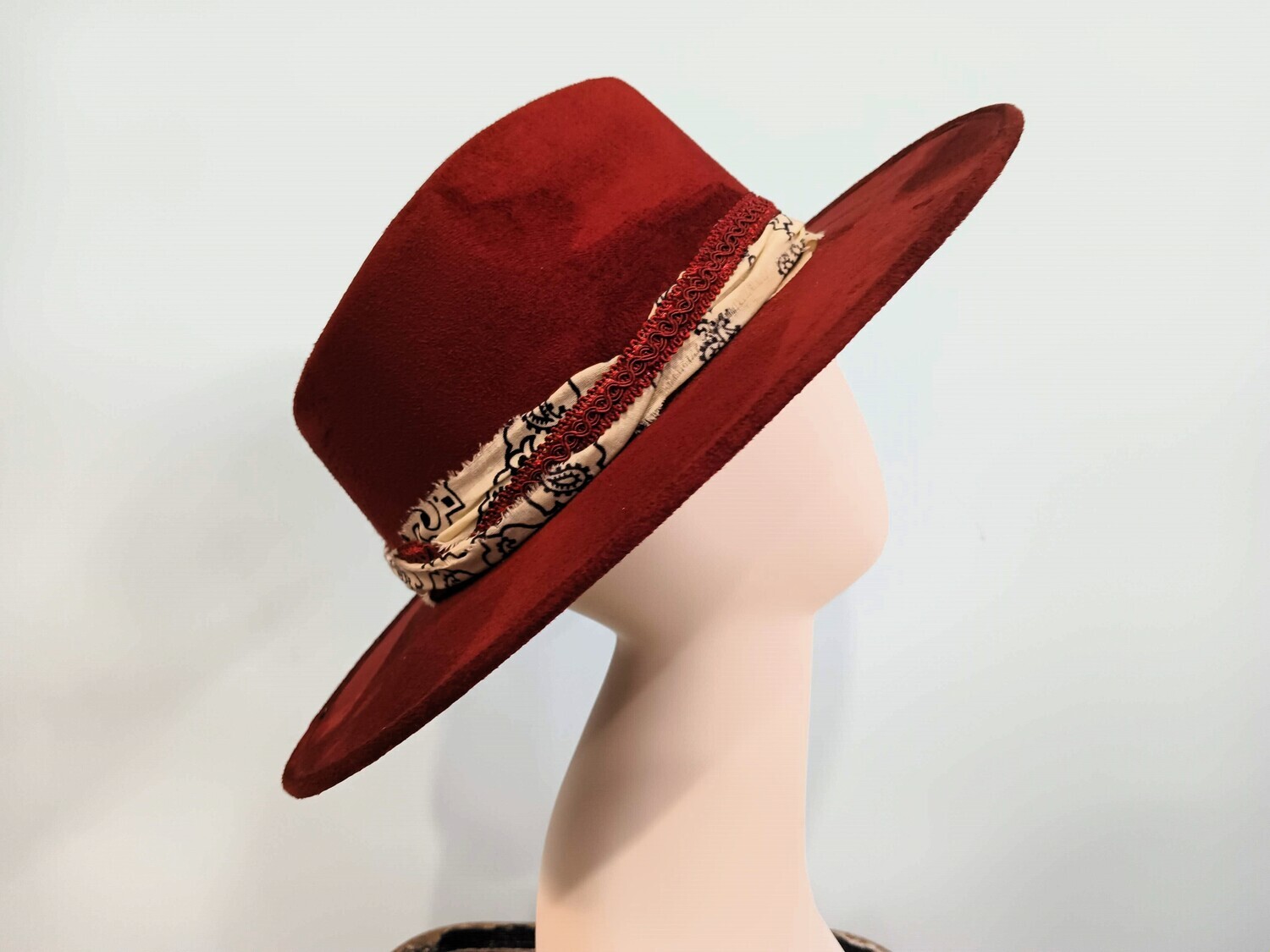 Tash Scarlet Rancher Fthr/ Band 1