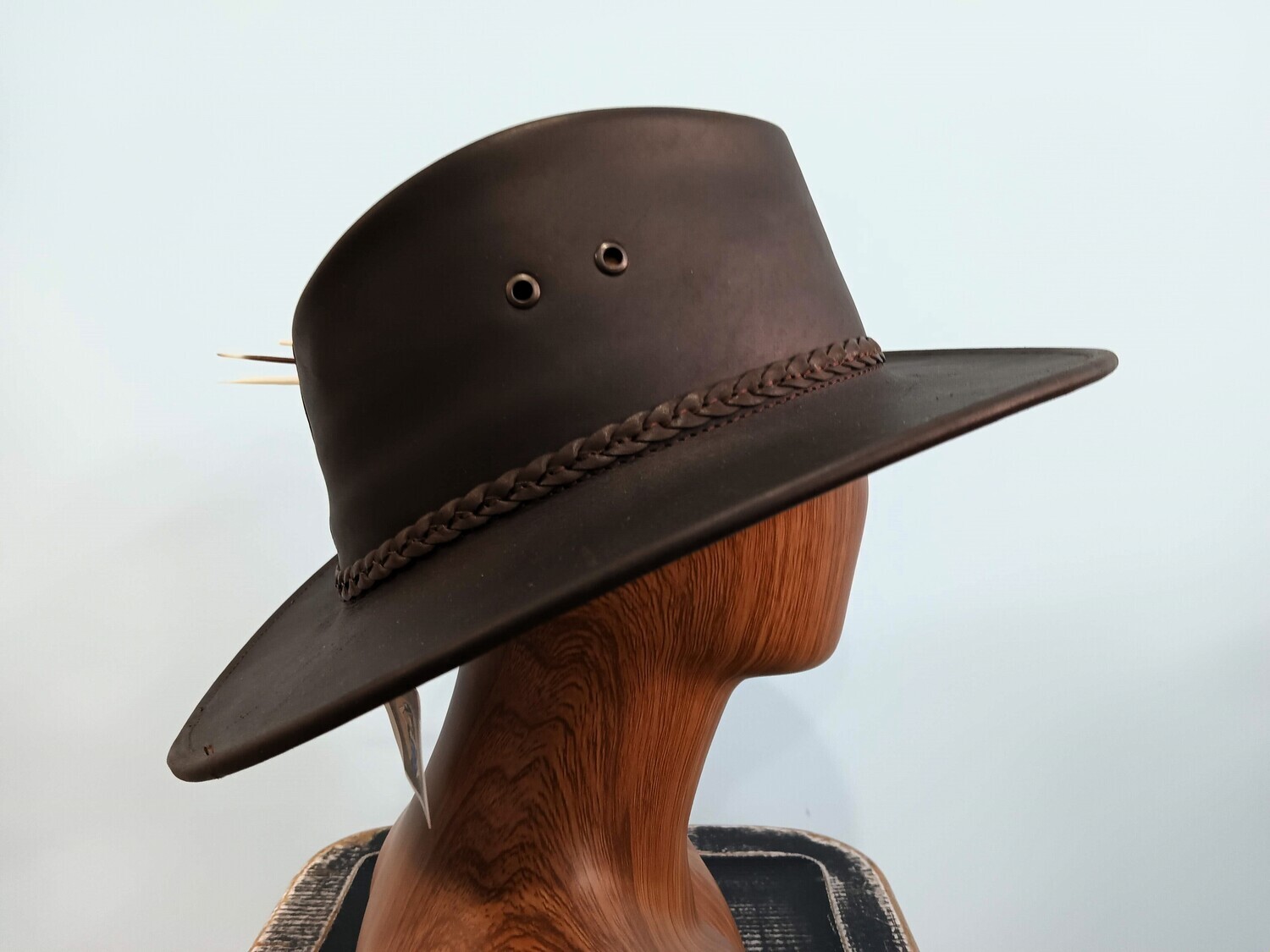 Outback AH Black Brown Custom 1 L