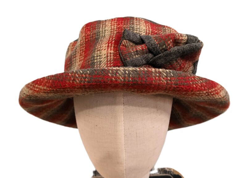 Evie Cloche Checked Red
