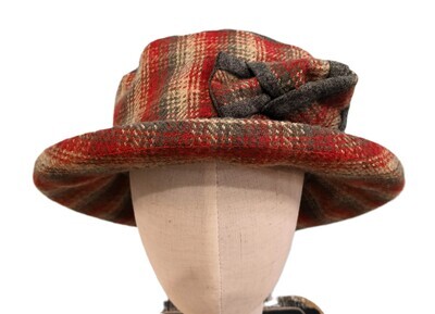 Evie Cloche Checked Red
