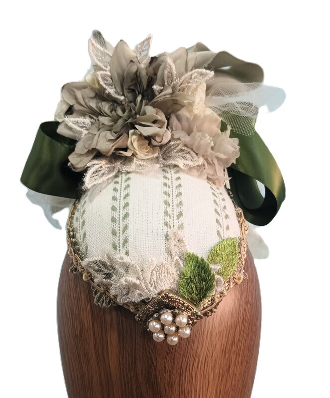 Green &amp; Ivory Victorian Teardrop Fascinator 1