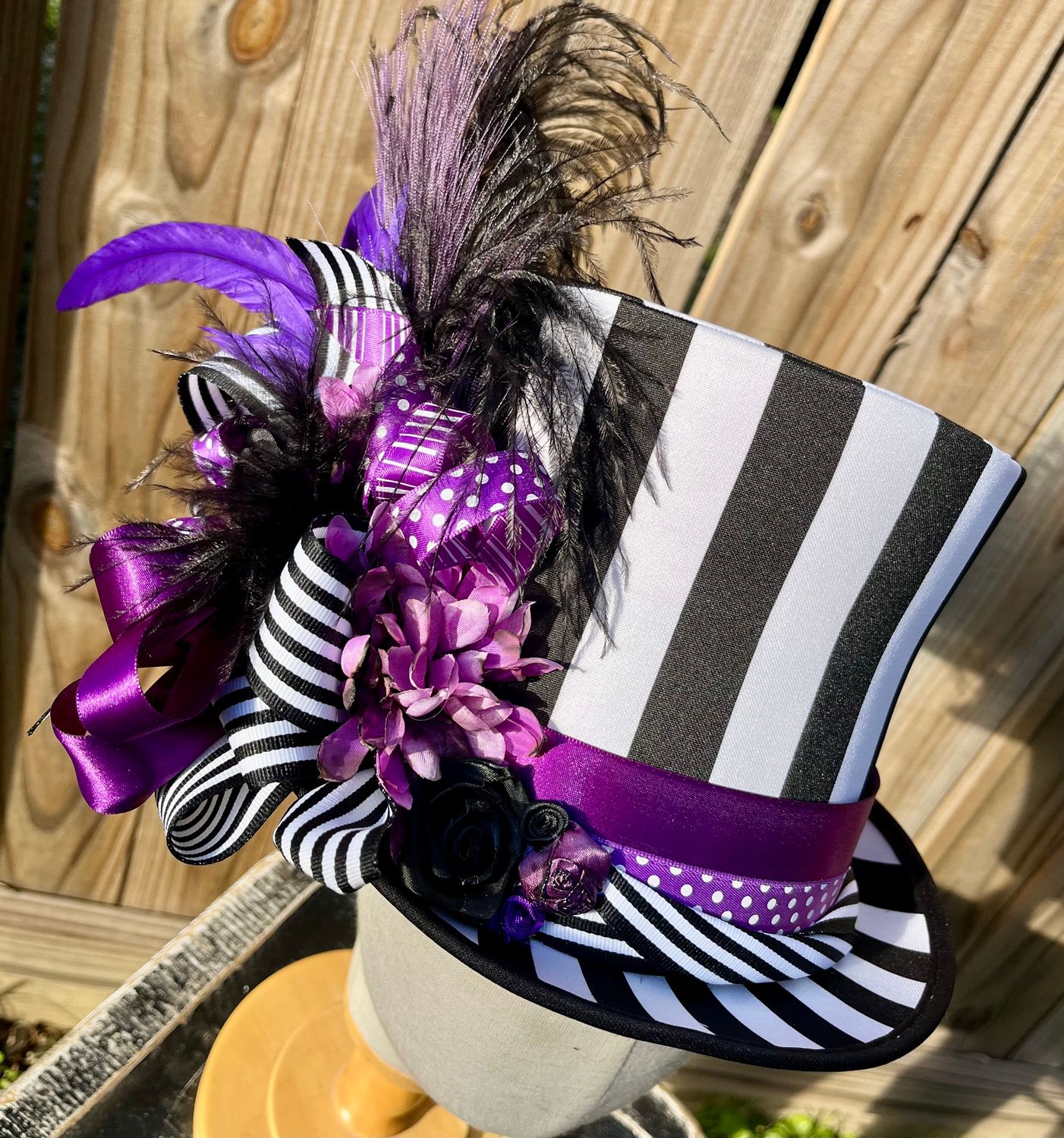 Black and white striped top hat/purple accent