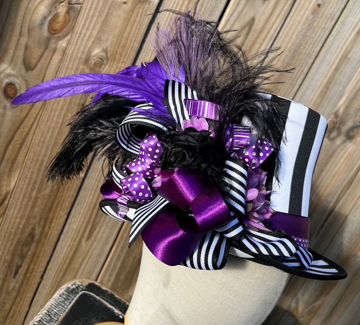 Black and white striped top hat/purple accent