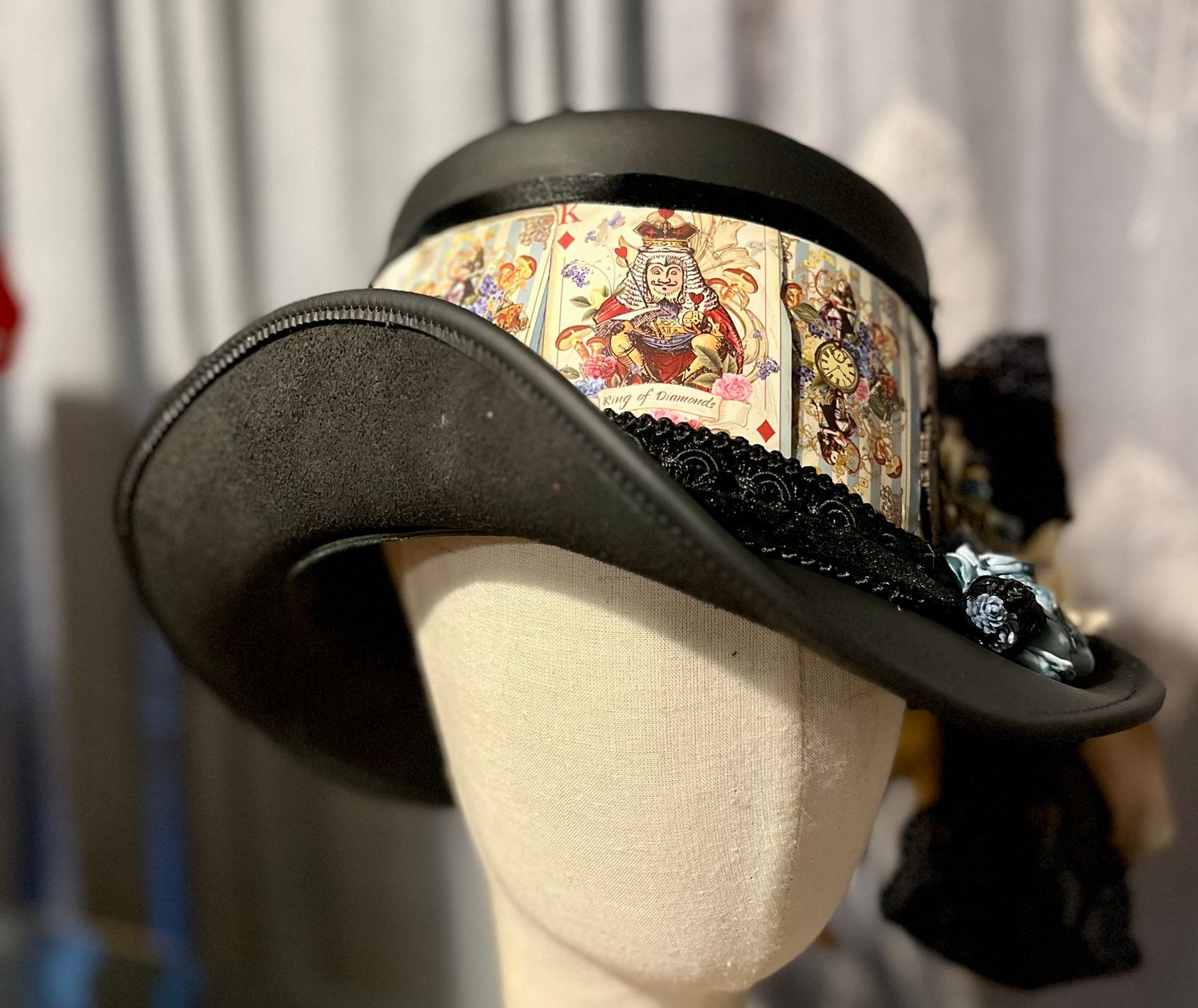 Kenny Leather Top Hat/Alice in Wonderland Cards Large