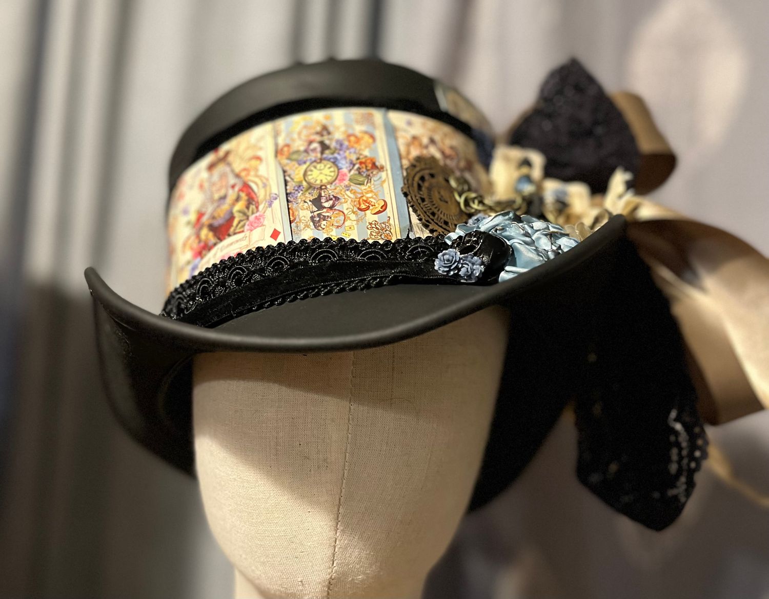 Kenny Leather Top Hat/Alice in Wonderland Cards Large