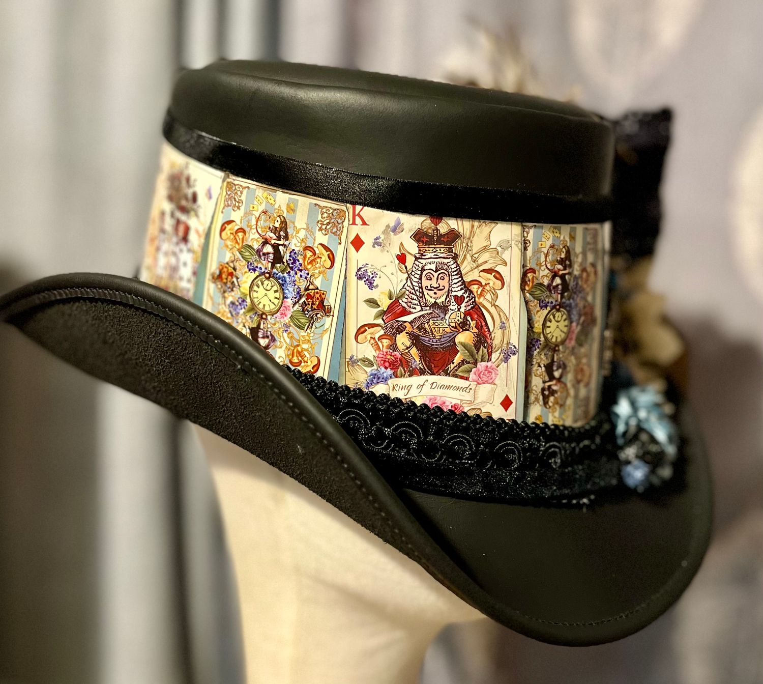 Kenny Leather Top Hat/Alice in Wonderland Cards Large