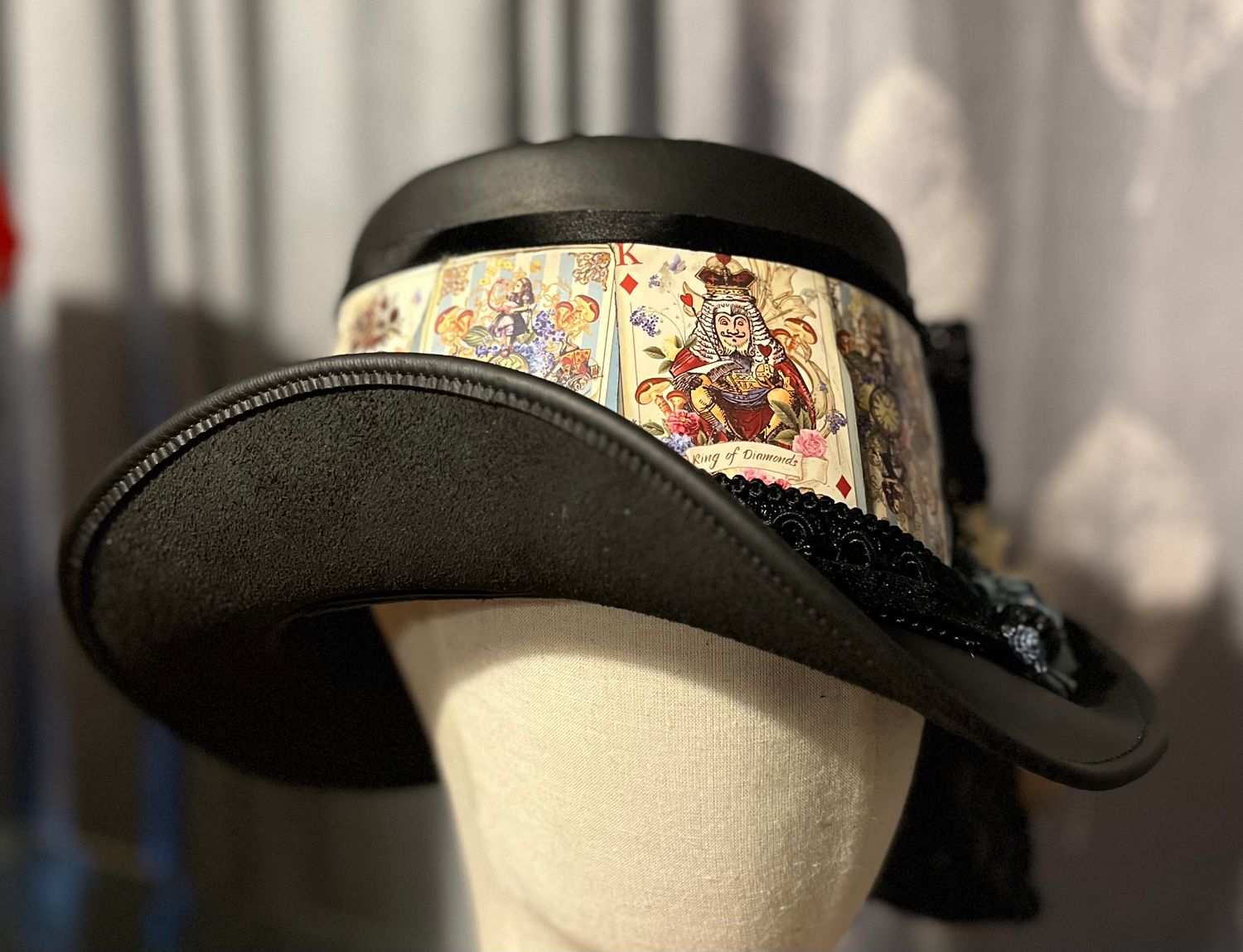 Kenny Leather Top Hat/Alice in Wonderland Cards Large