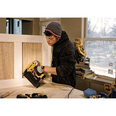 DWFP12233 18 GA Precision Point Brad Nailer