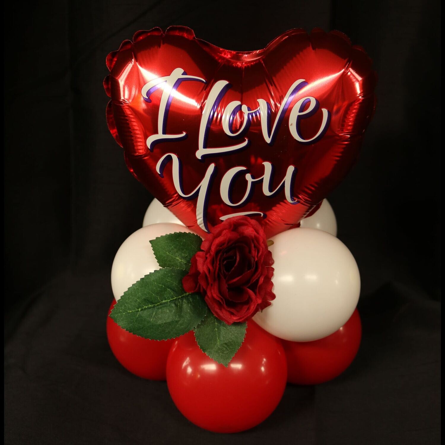 "Center of My Universe" Balloon Centerpiece. (Includes 12 latex balloons, 1 heart balloon topper, & ribbon)