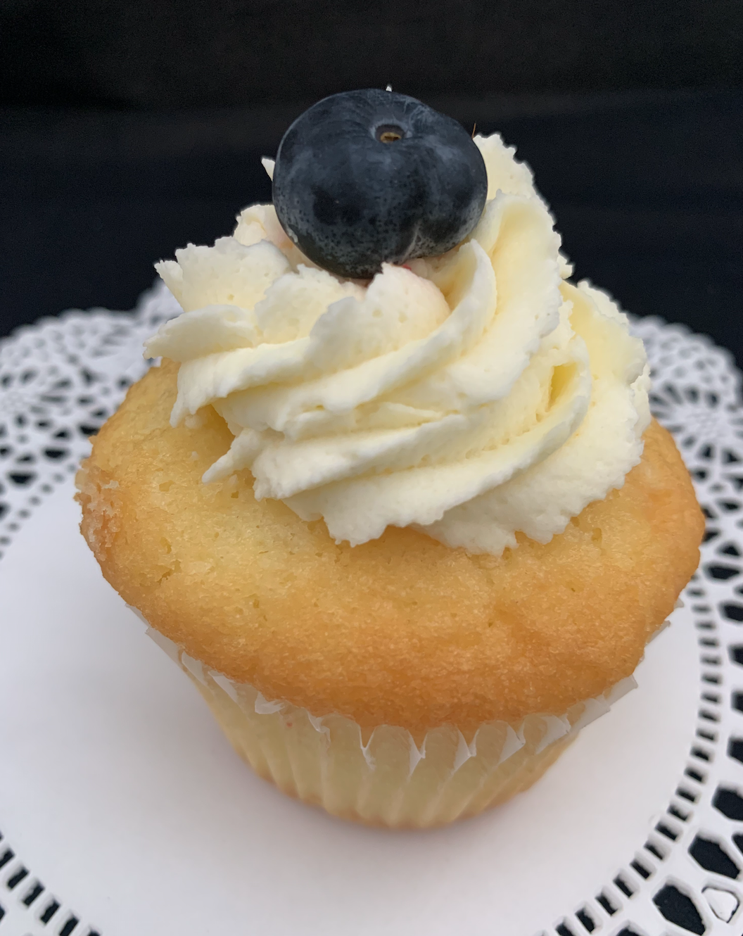 Lemon Blueberry cupcakes (1/2 doz)