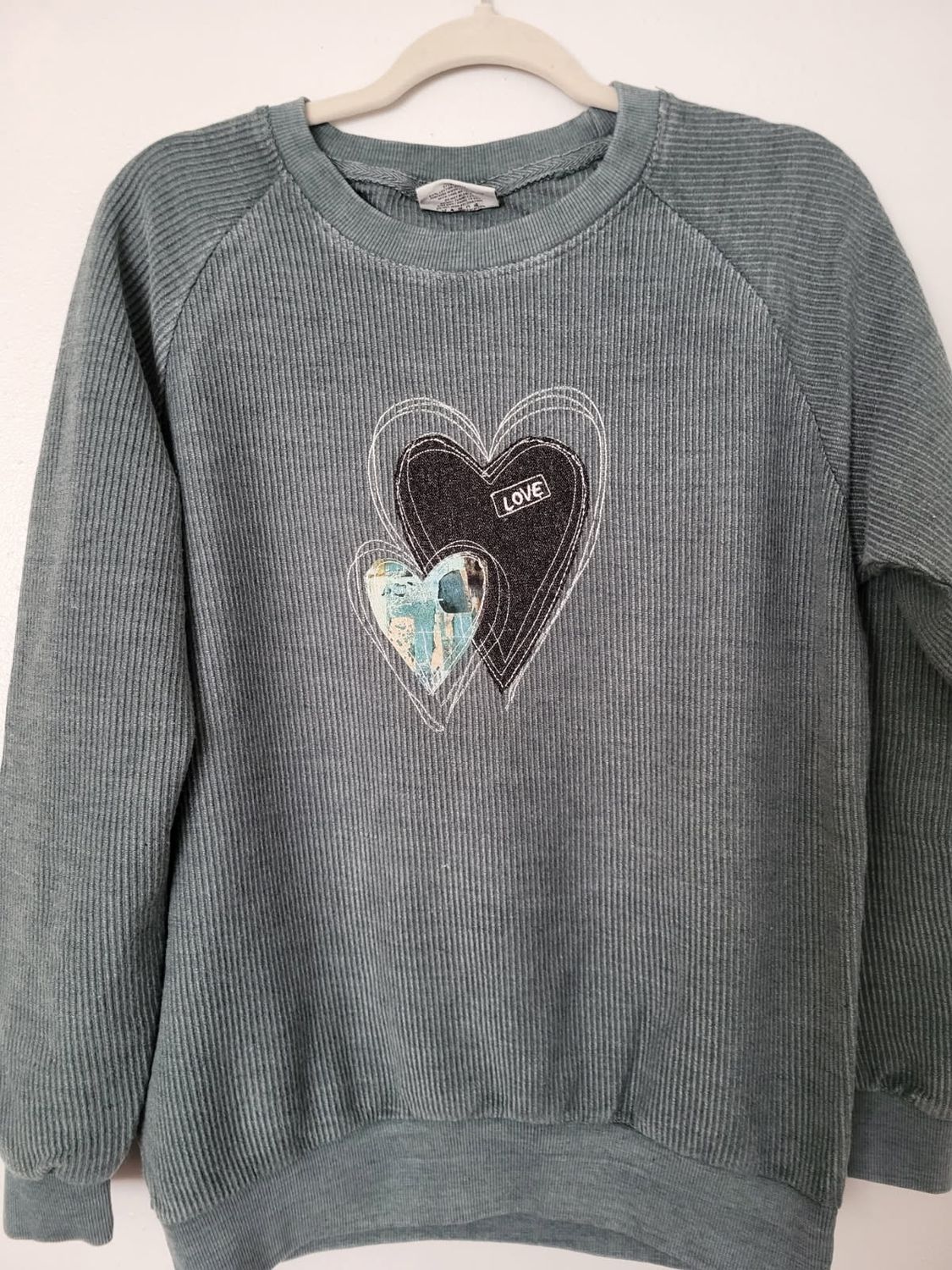 Corded ribbed heart crewneck