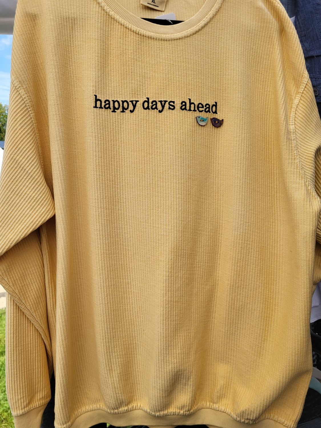 Ribbed crewneck &quot;happy days ahead&quot;