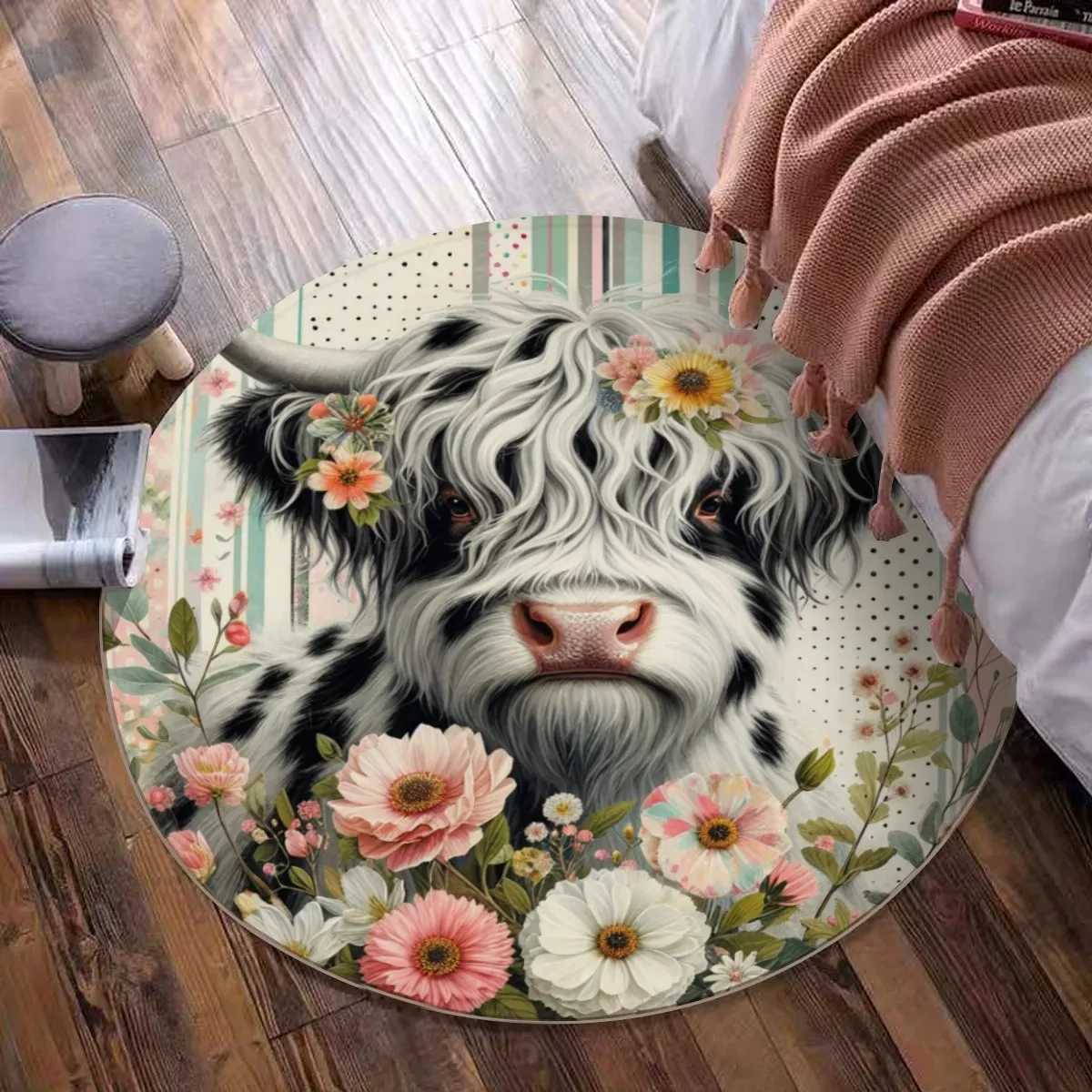 Floral spotted highland cow round carpet