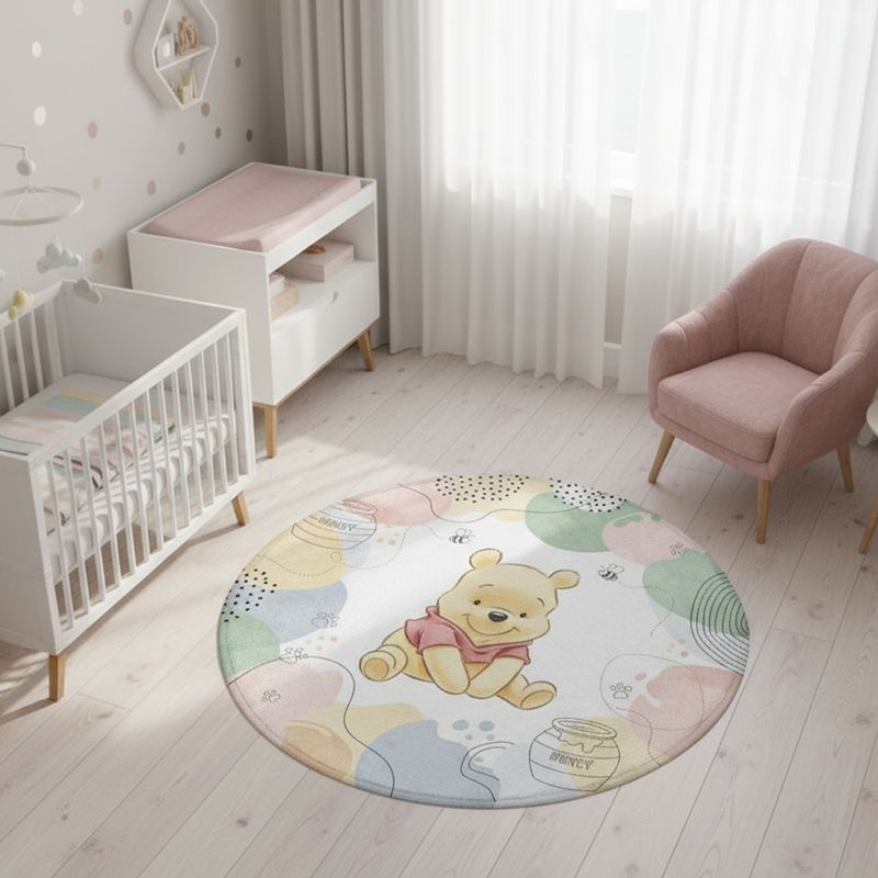 Round rug with Winnie the Pooh design