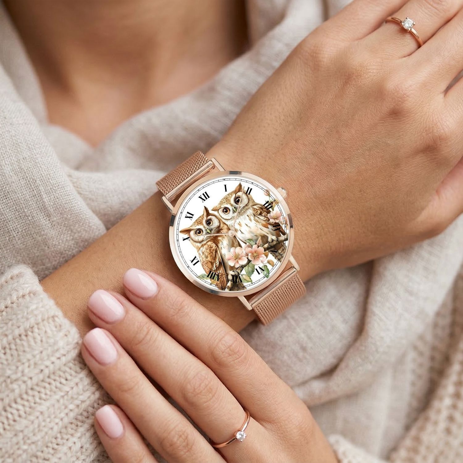 Enchanting wristwatch with a cute owl motif