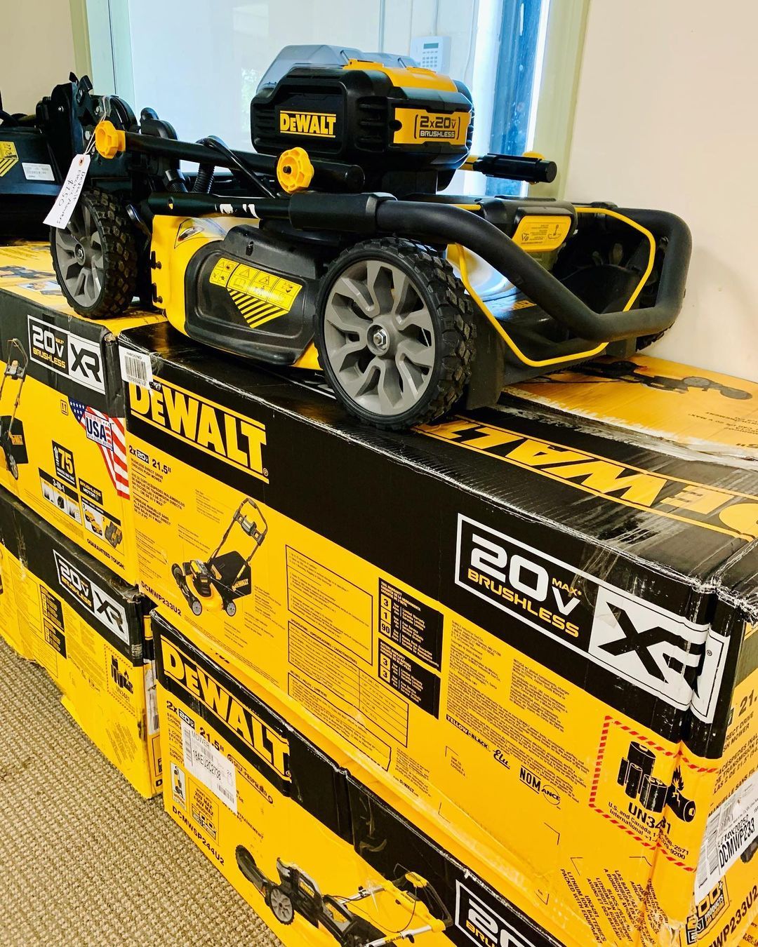 DEWALT LAWN MOWERS PALLET