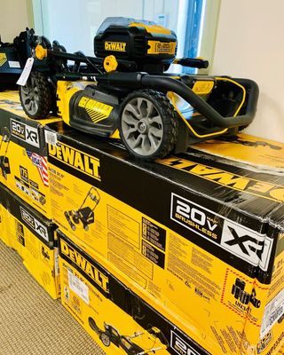 DEWALT LAWN MOWERS PALLET