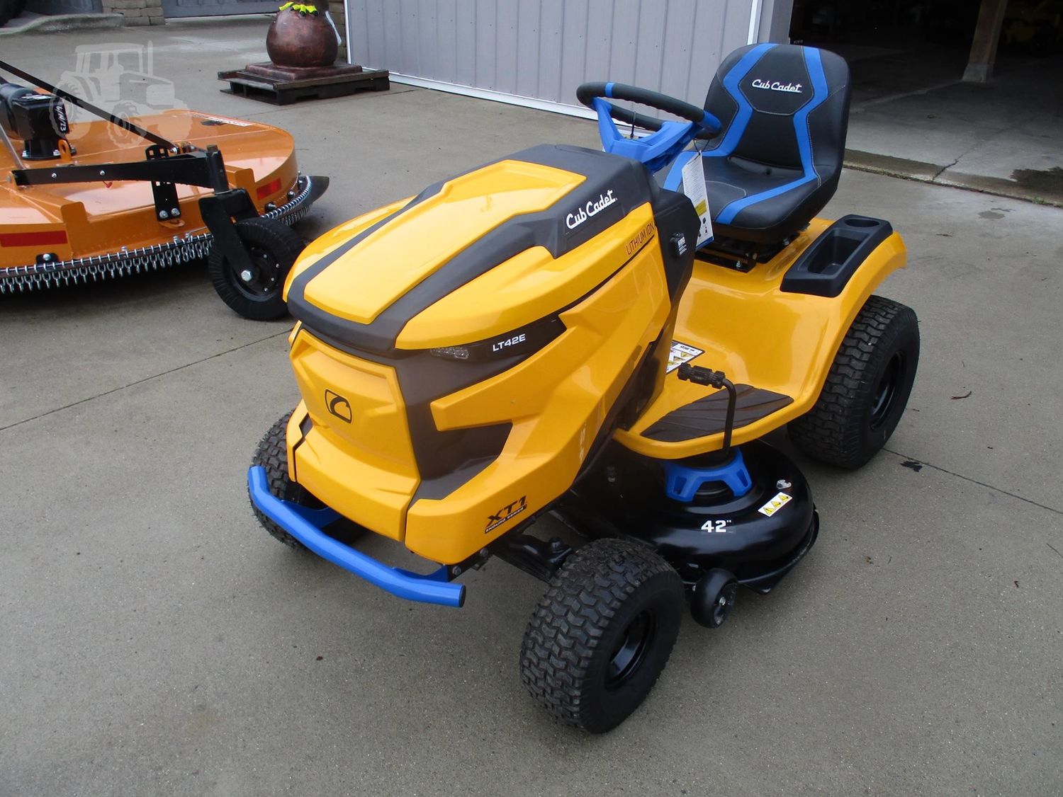 Cub Cadet XT1 LT42E – 42" Electric Riding Lawn Tractor – New / Open-Box – Fully Equipped