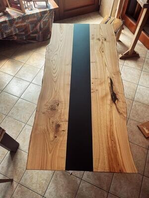 Tavolo in legno con parte centrale e gambe in ferro