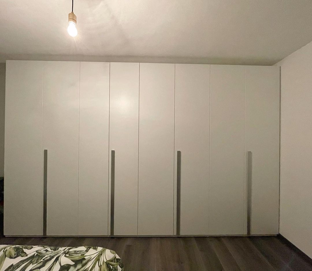 Armadio in laminato bianco - Prezzo su richiesta