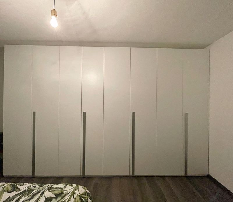 Armadio in laminato bianco - Prezzo su richiesta