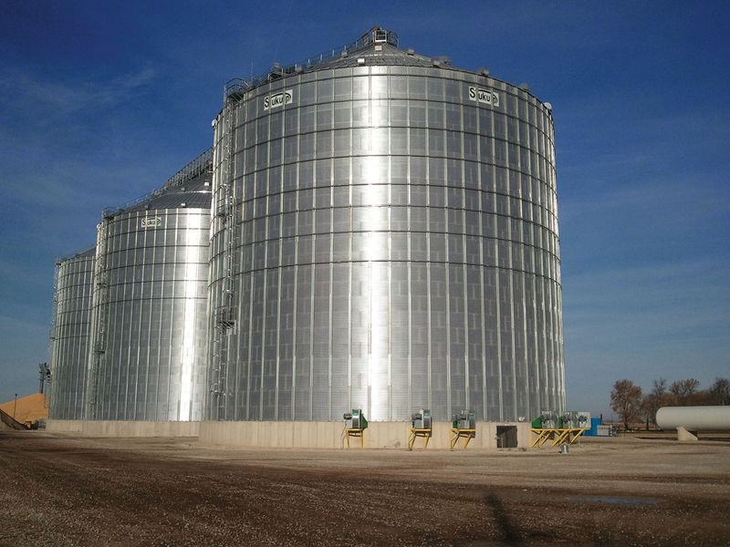 Commercial Grain Bins