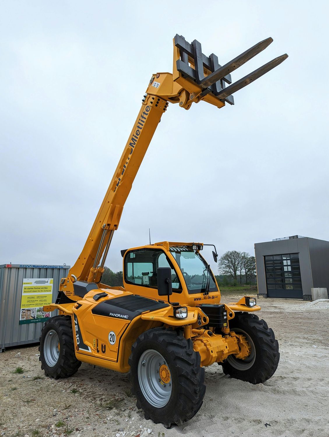 Telehandler Pallet Forks — Farmer Surplus