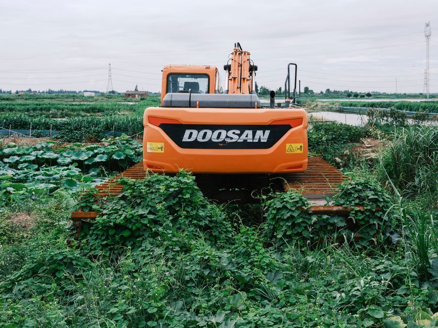 200 Class Excavator — Farmer Surplus