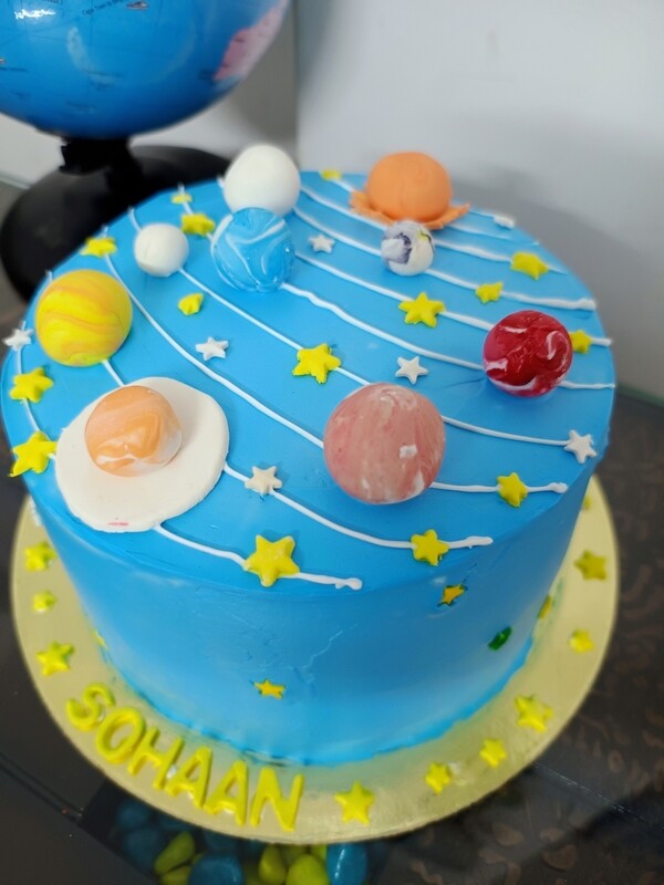 Planet solar system cake | Solar system cake, Planet birthday, Themed  birthday cakes