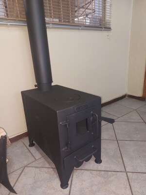 Fireplace Medium Unit with Glass door 8 Kw (Pre-order)