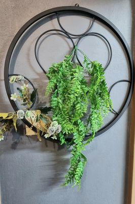 Round steel wall frames With heart shape