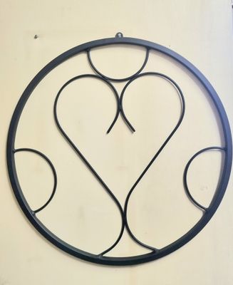 Round steel wall frames With heart shape
