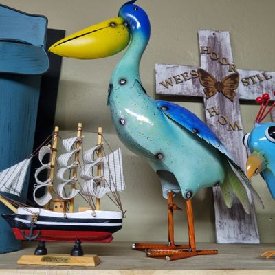 Green Metal Pelican 38cm