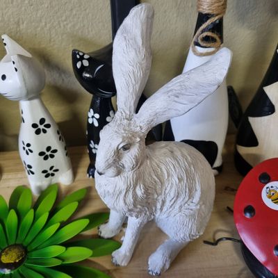 Rabbit statue 