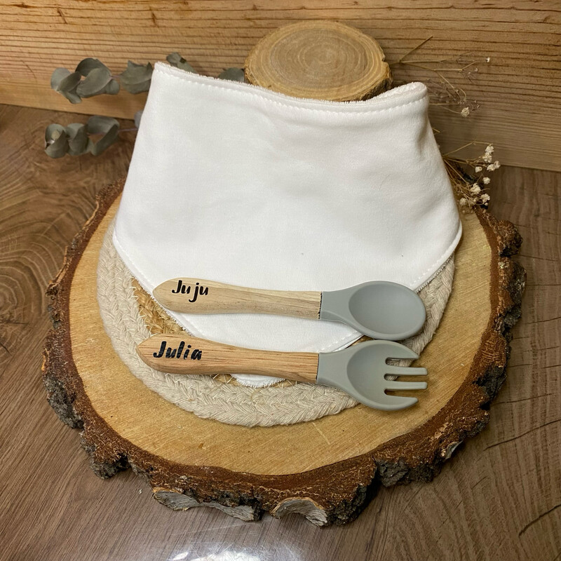 Coffret repas personnalisé : bavoir + couverts