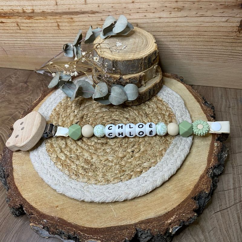 Attache-tétine fantaisie modèle &quot; Chloé &quot;