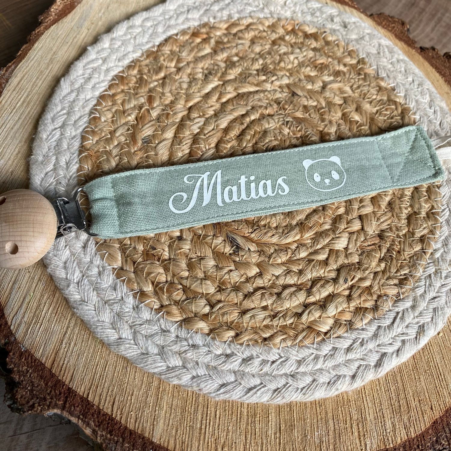 Attache-tétine en tissu personnalisée couleur « Vert pastel »