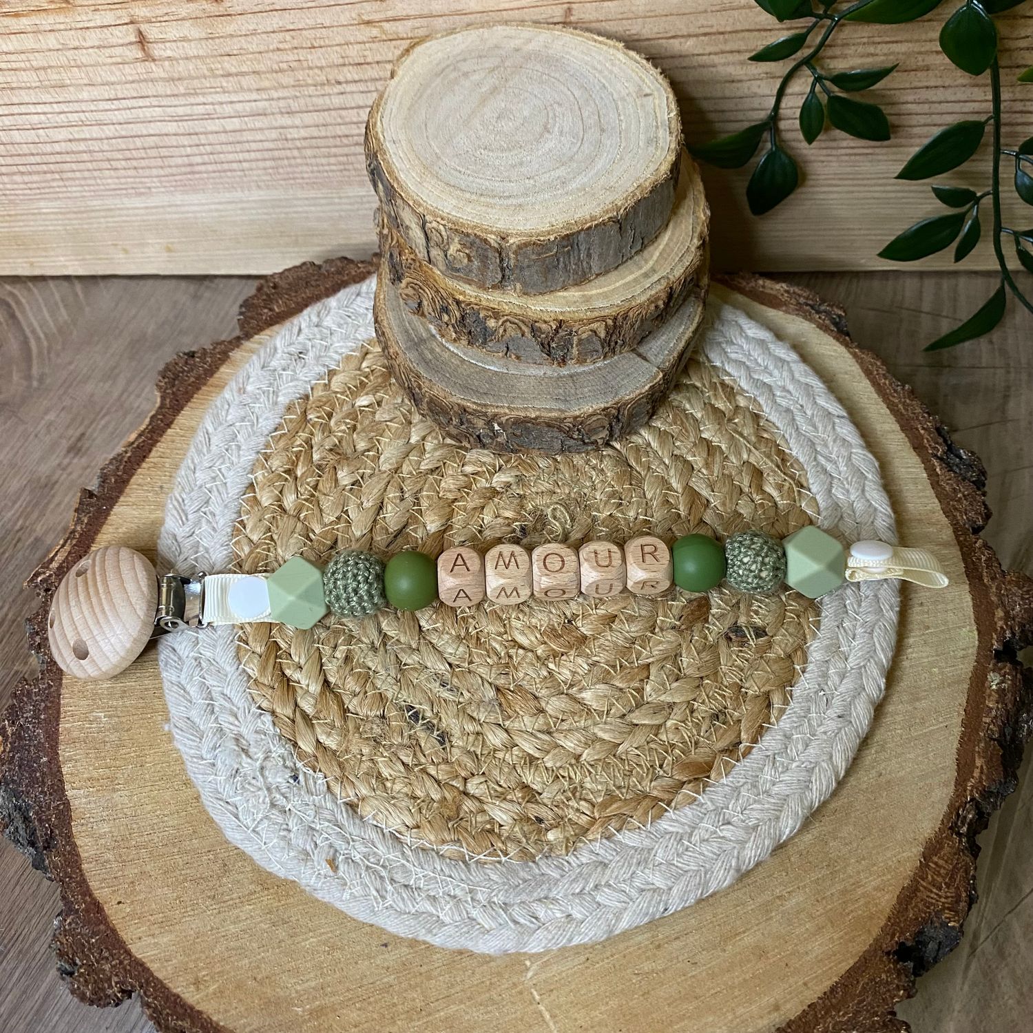 Attache tétine simple modèle &quot; Amour &quot;