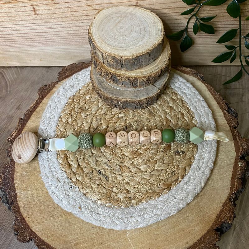 Attache tétine simple modèle &quot; Amour &quot;