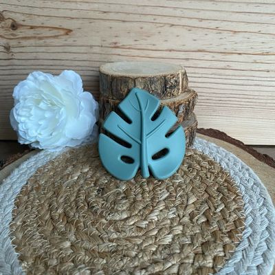 Jouet de dentition « Feuille de monstera verte clair »