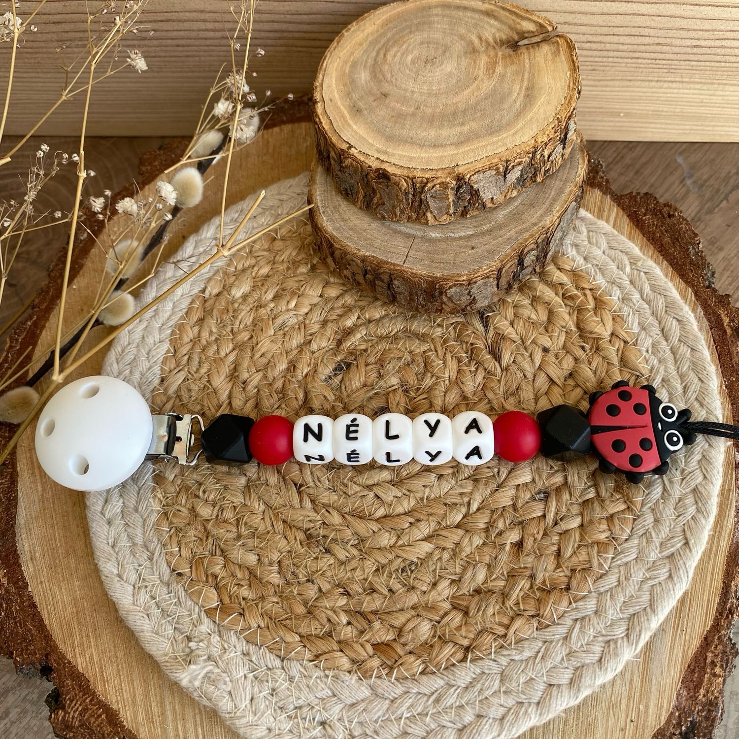 Attache-tétine fantaisie modèle &quot; Nélya &quot;