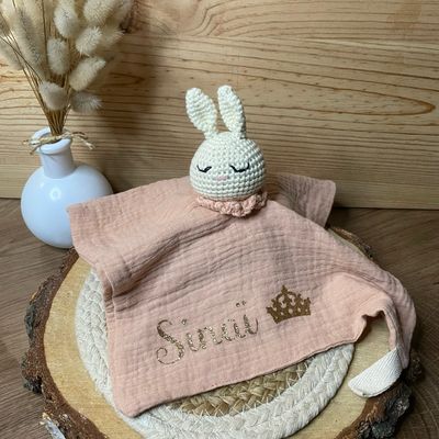 Doudou lapin crochet « rose clair »