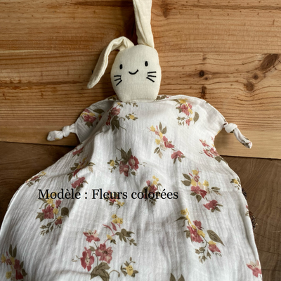 Doudou lapin modèle « printemps doré »