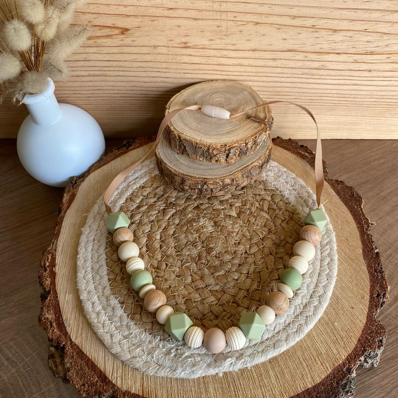 Collier d’allaitement / portage modèle « Vert, beige &amp; bois »